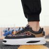 Men's casual sneakers Fashion trend casual board shoes
